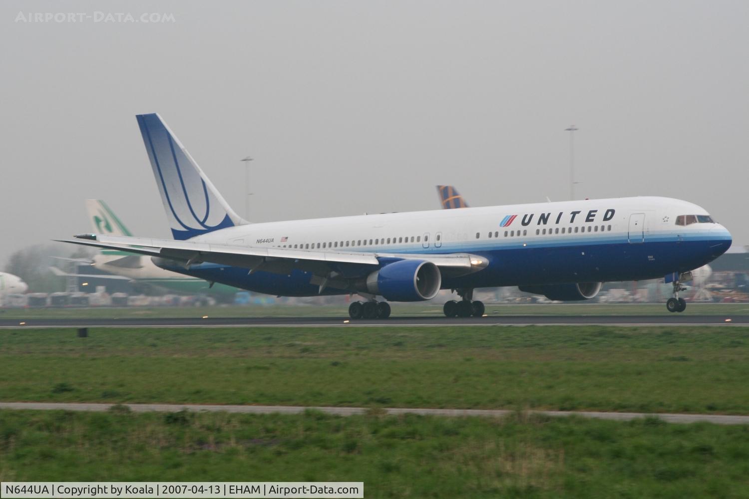 N644UA, 1991 Boeing 767-322 C/N 25094, Touchdown...