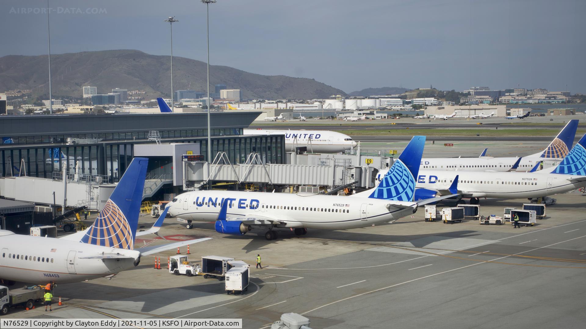 N76529, 2010 Boeing 737-824 C/N 31652, Sky Terrace SFO 2021.
