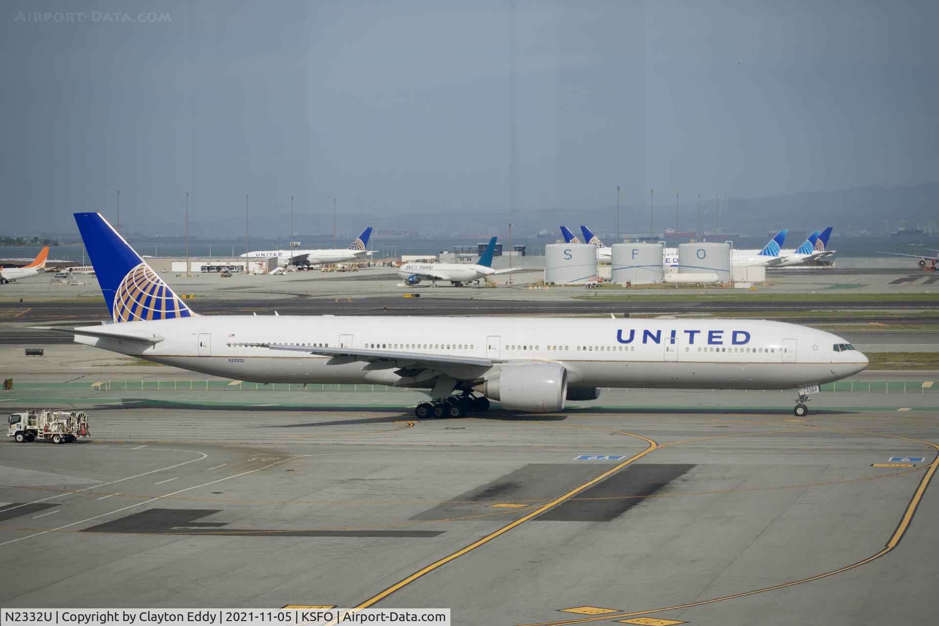 N2332U, 2016 Boeing 777-322/ER C/N 62643, Sky Terrace SFO 2021.