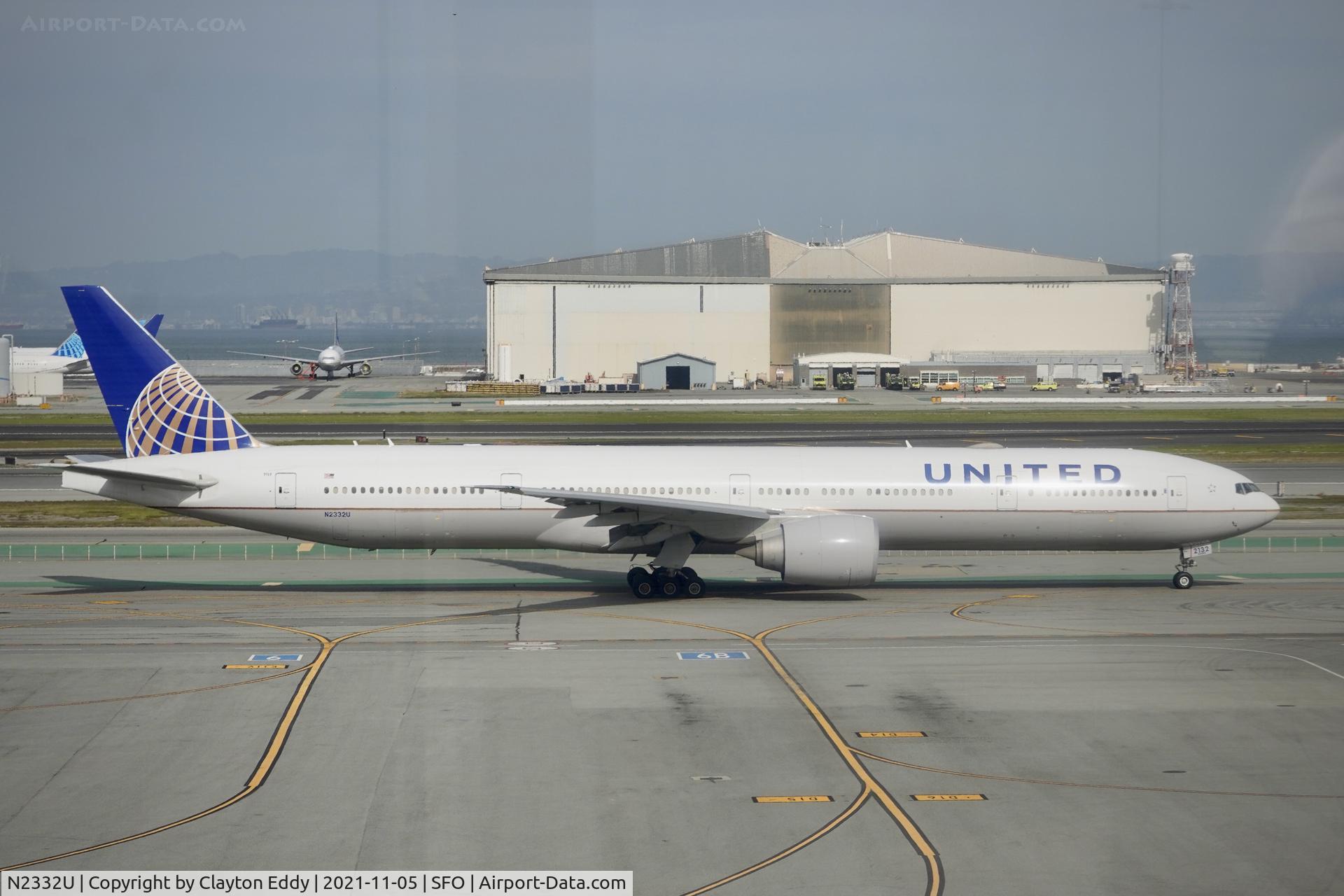 N2332U, 2016 Boeing 777-322/ER C/N 62643, Sky Terrace SFO 2021.
