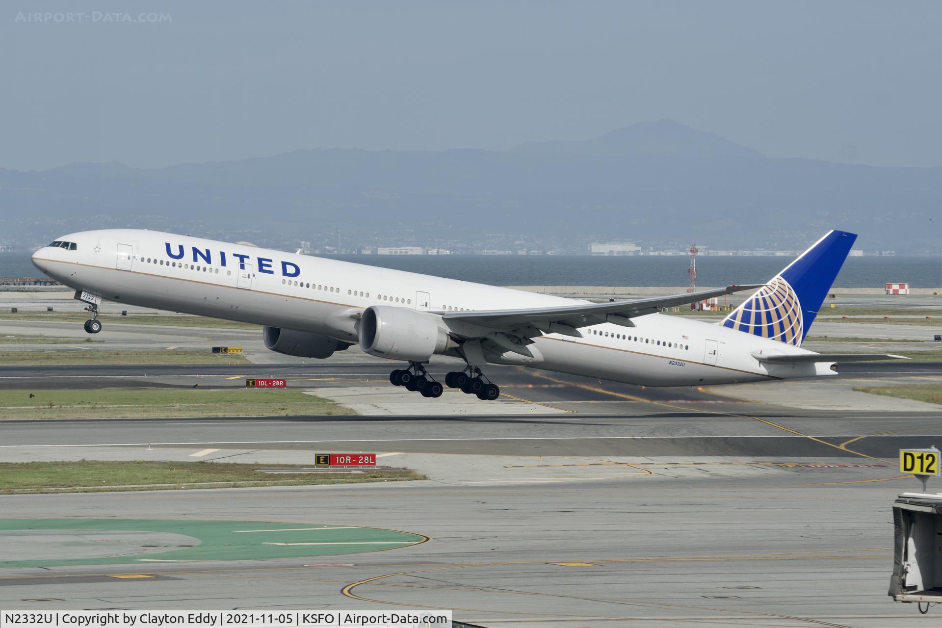 N2332U, 2016 Boeing 777-322/ER C/N 62643, Sky Terrace SFO 2021.