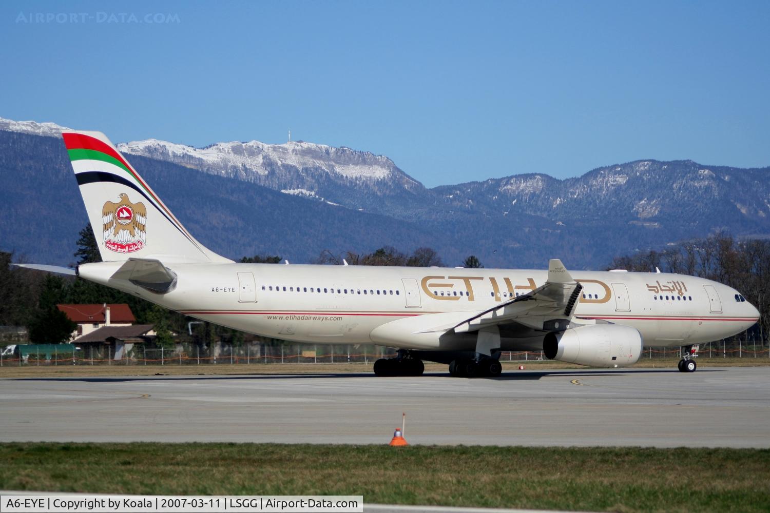A6-EYE, 2005 Airbus A330-243 C/N 688, Old c/s