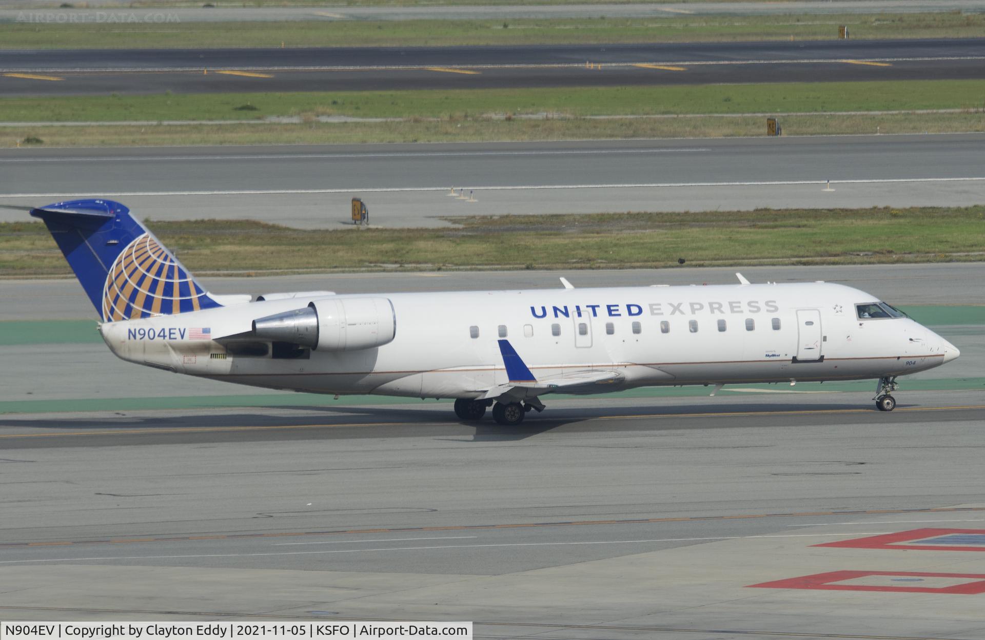 N904EV, 2002 Bombardier CRJ-200ER (CL-600-2B19) C/N 7628, Sky Terrace SFO 2021.