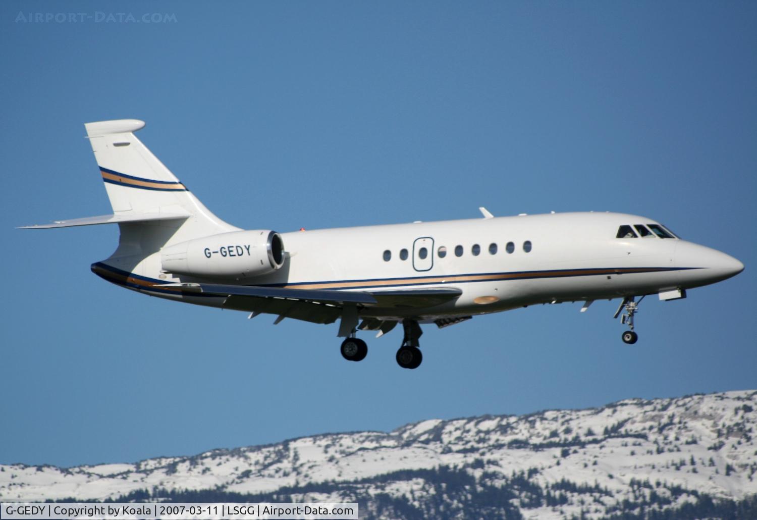 G-GEDY, 2003 Dassault Falcon 2000 C/N 208, Nice approach