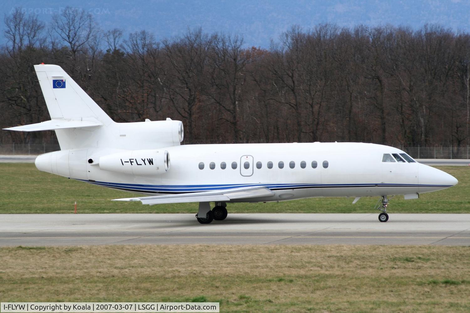 I-FLYW, 1998 Dassault Falcon 900EX C/N 27, Taxing