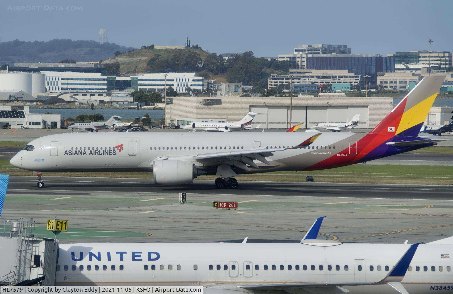 HL7579, 2017 Airbus A350-941 C/N 0176, Sky Terrace SFO 2021.