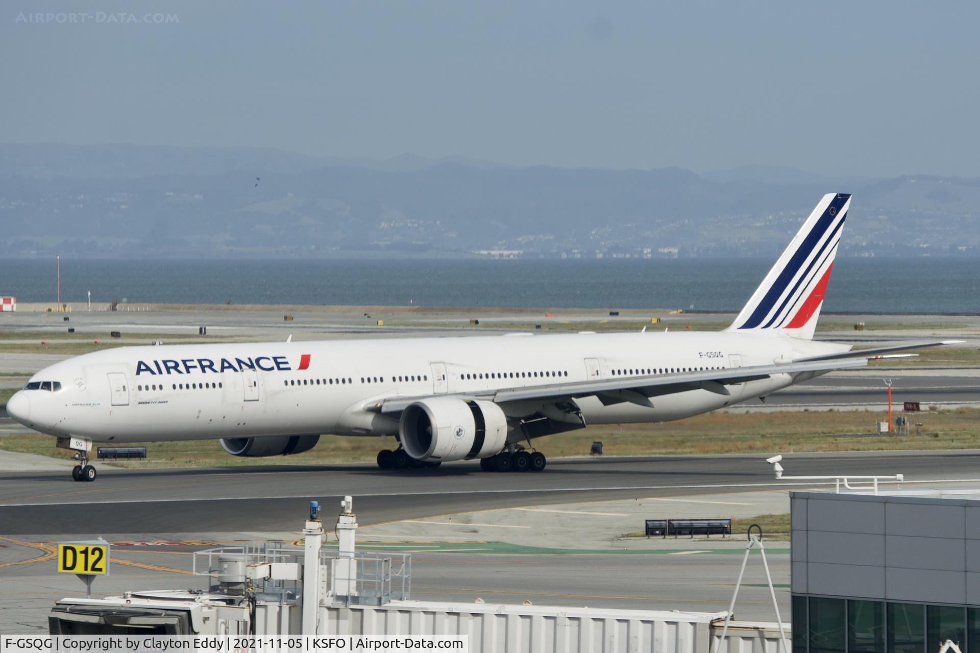 F-GSQG, 2004 Boeing 777-328/ER C/N 32850, Sky Terrace SFO 2021.