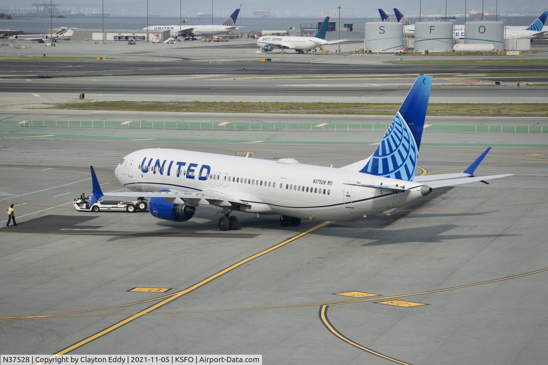 N37528, 2021 Boeing 737-9 MAX C/N 64502, Sky Terrace SFO 2021.