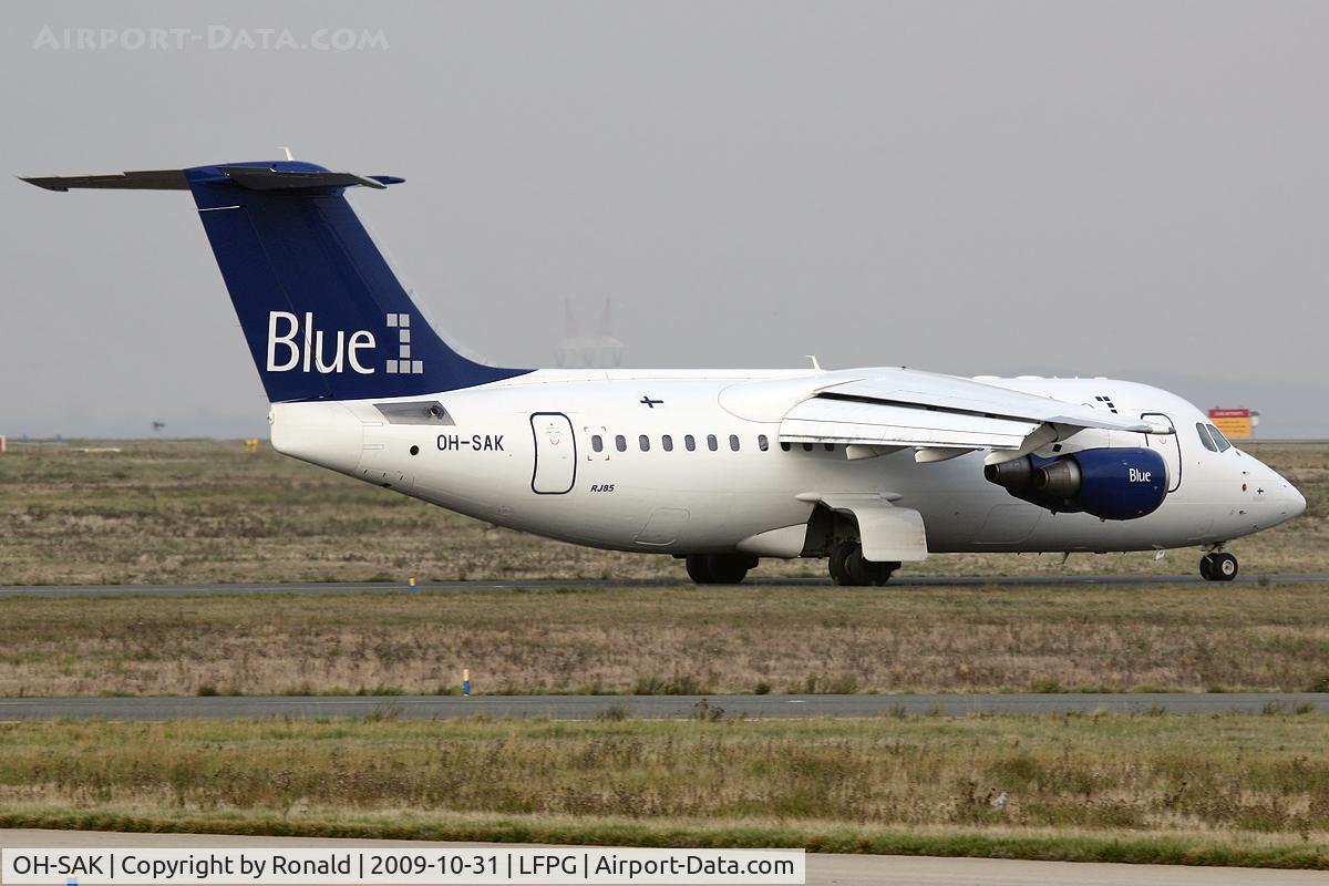 OH-SAK, 2001 BAE Systems Avro 146-RJ85 C/N E.2389, at cdg