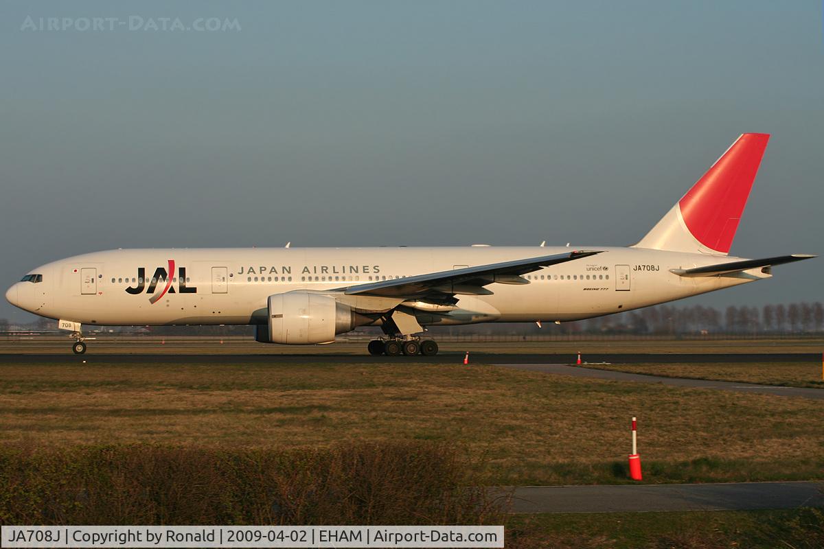 JA708J, 2004 Boeing 777-246/ER C/N 32895, at spl