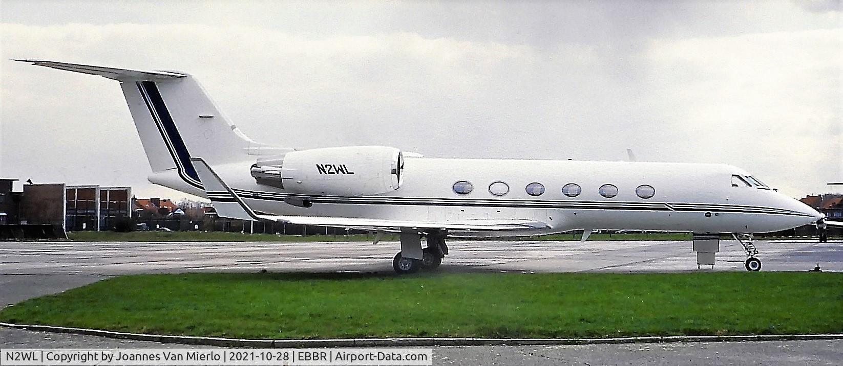 N2WL, 1972 Gates Learjet 24D C/N 265, Slide scan
