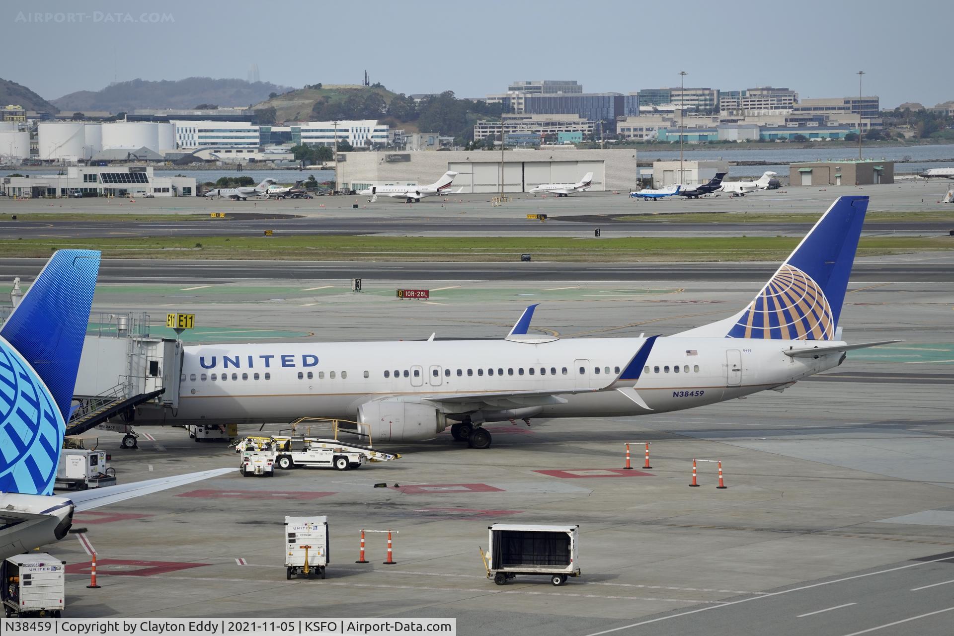 N38459, 2012 Boeing 737-924/ER C/N 37206, At the gate Sky Terrace SFO 2021.