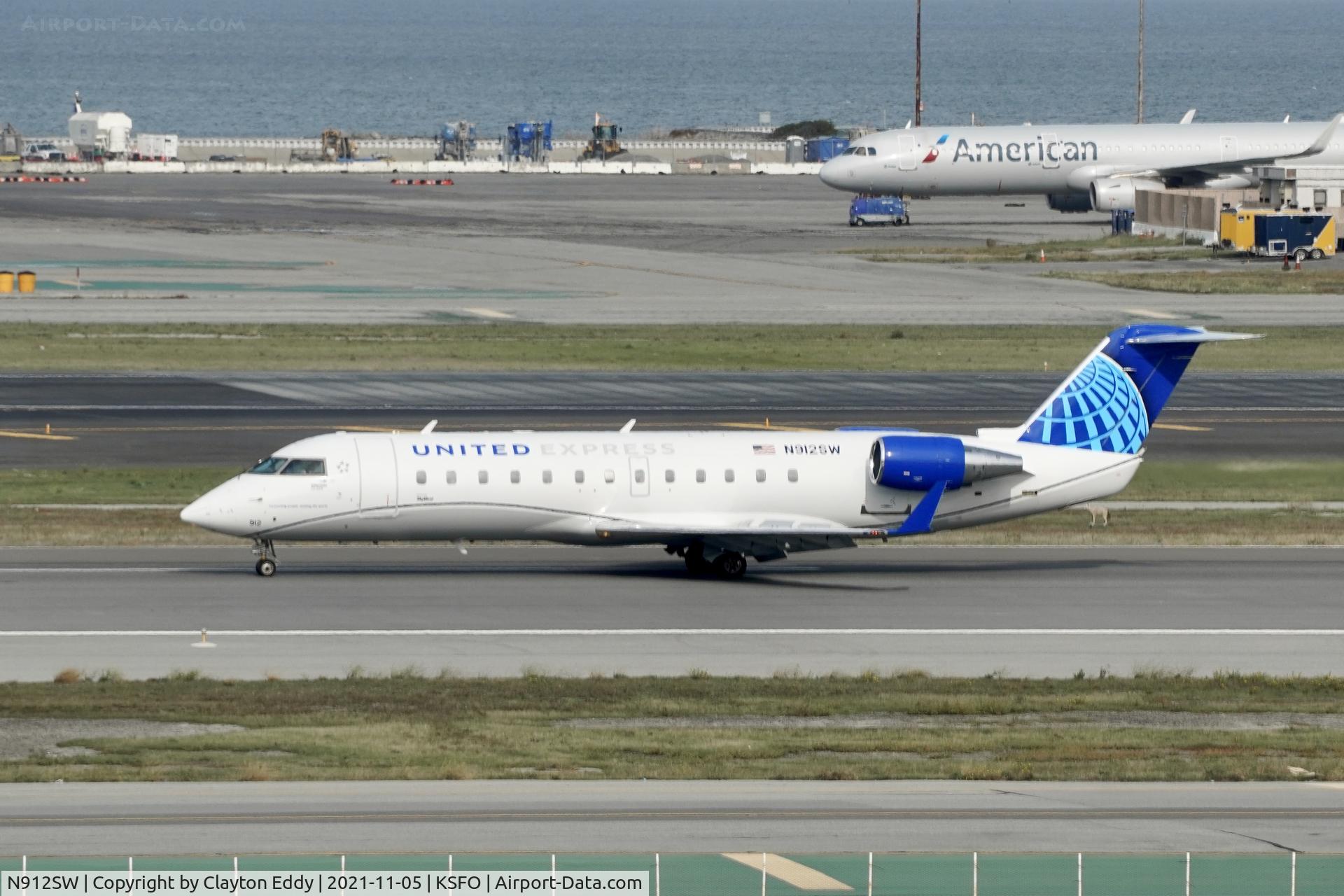 N912SW, 2001 Bombardier CRJ-200LR (CL-600-2B19) C/N 7595, Sky Terrace SFO 2021.