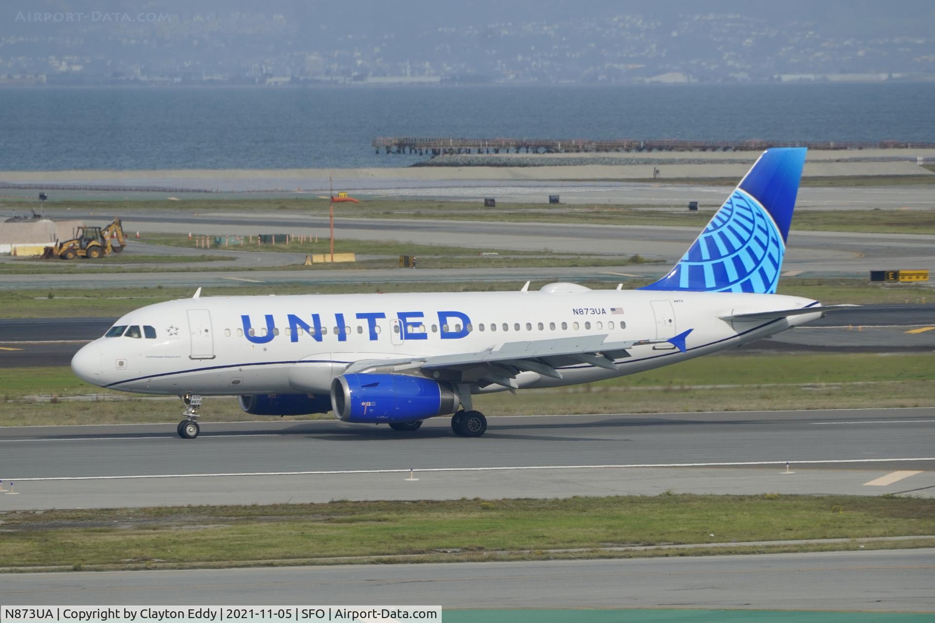 N873UA, 2003 Airbus A319-132 C/N 2004, Sky Terrace SFO 2021.