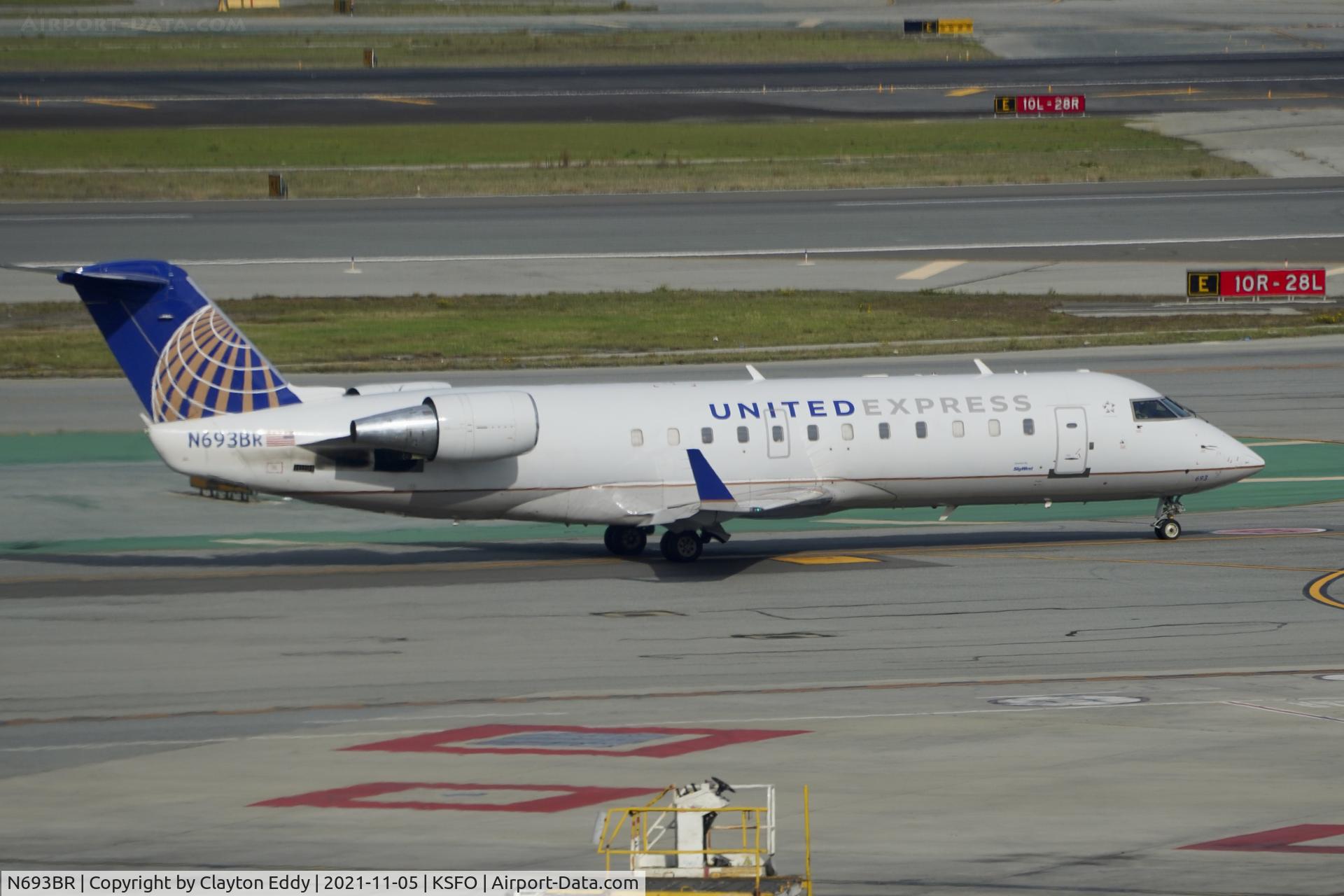N693BR, 2003 Bombardier CRJ-200ER (CL-600-2B19) C/N 7761, Sky Terrace SFO 2021.