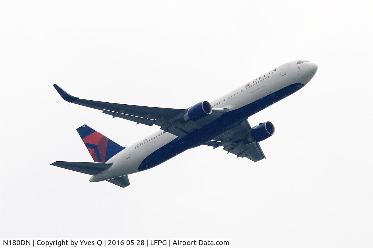 N180DN, 1992 Boeing 767-332 C/N 25985, Boeing 767-332, Take off rwy 06R, Roissy Charles De Gaulle airport (LFPG-CDG)