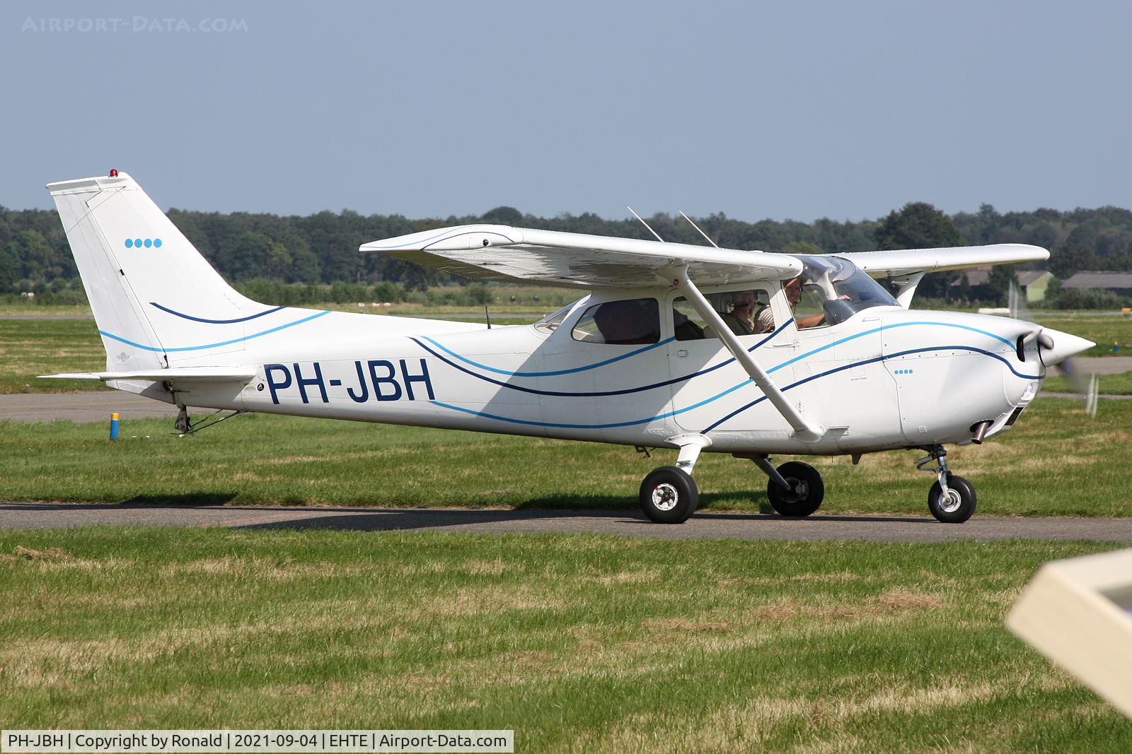 PH-JBH, 1974 Reims F172M Skyhawk C/N 1182, at teuge