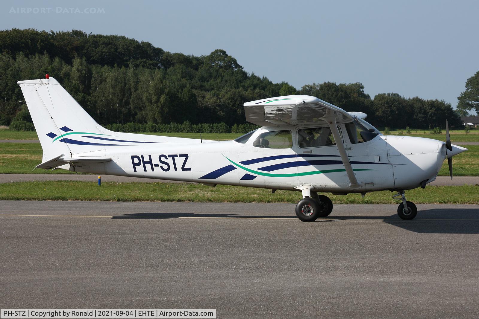 PH-STZ, 1997 Cessna C172S C/N 172-80246, at teuge