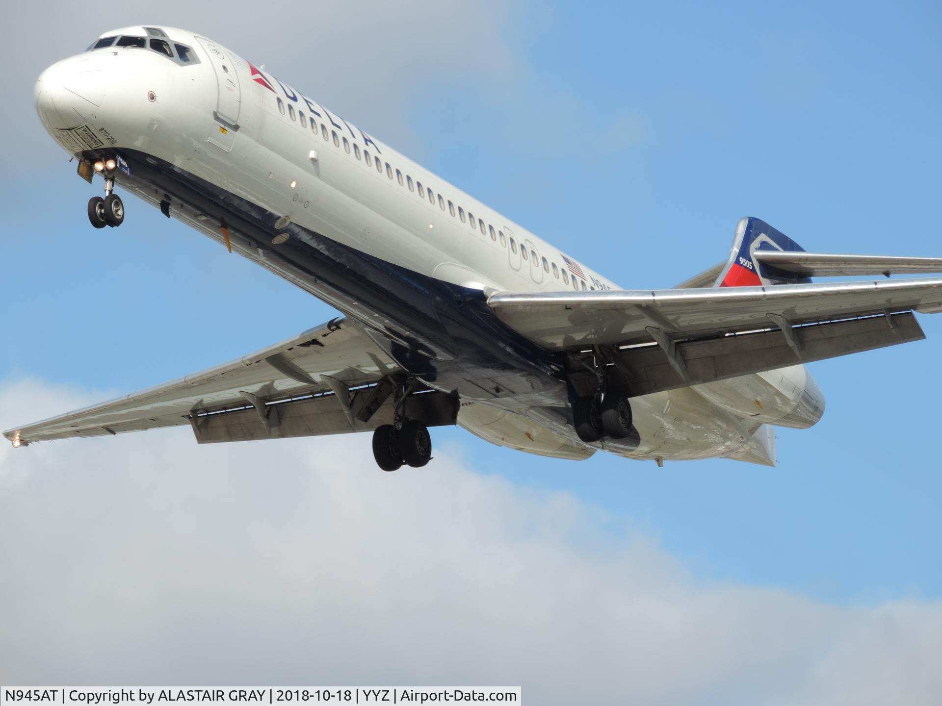 N945AT, 1999 Boeing 717-200 C/N 55008, ex. Air Trans hence the AT in the registration.
