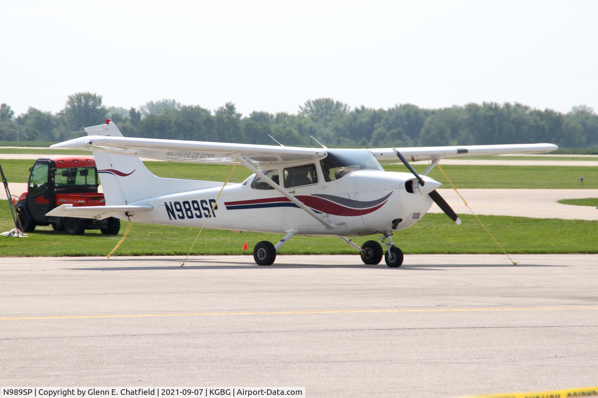 N989SP, 1999 Cessna 172S C/N 172S8210, Parked on the ramp