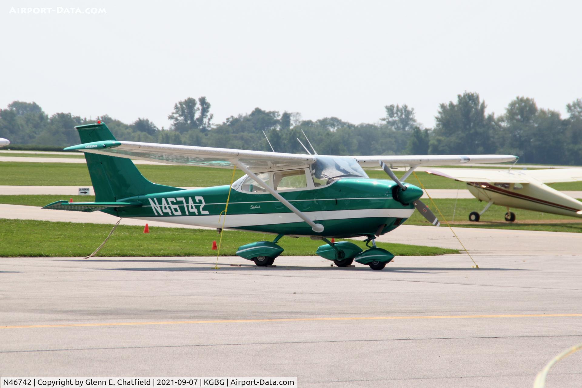 N46742, 1968 Cessna 172K Skyhawk C/N 17257463, At the Stearman fly-in