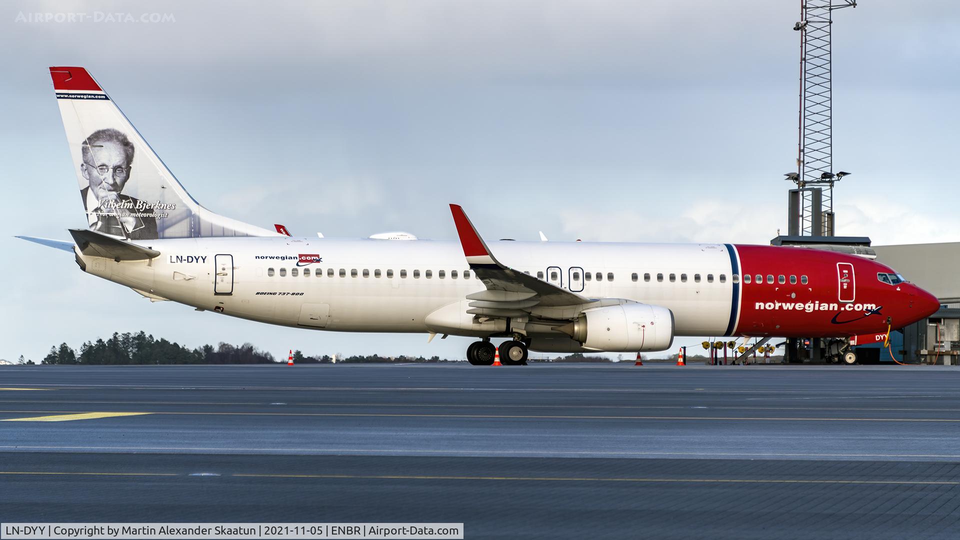 LN-DYY, 2012 Boeing 737-8JP C/N 39012, Parked to gate.