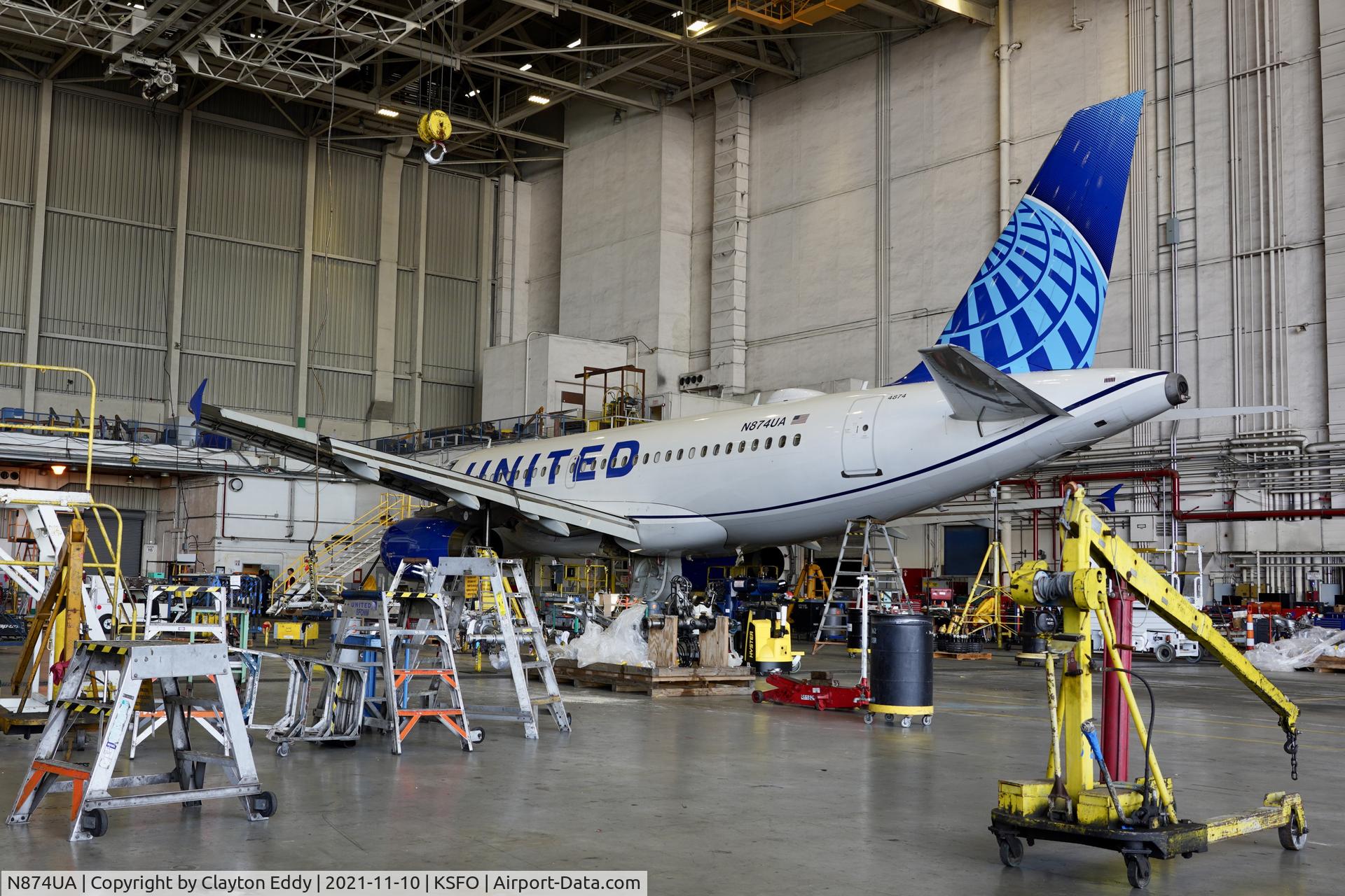 N874UA, 2003 Airbus A319-132 C/N 2008, SFO 2021.