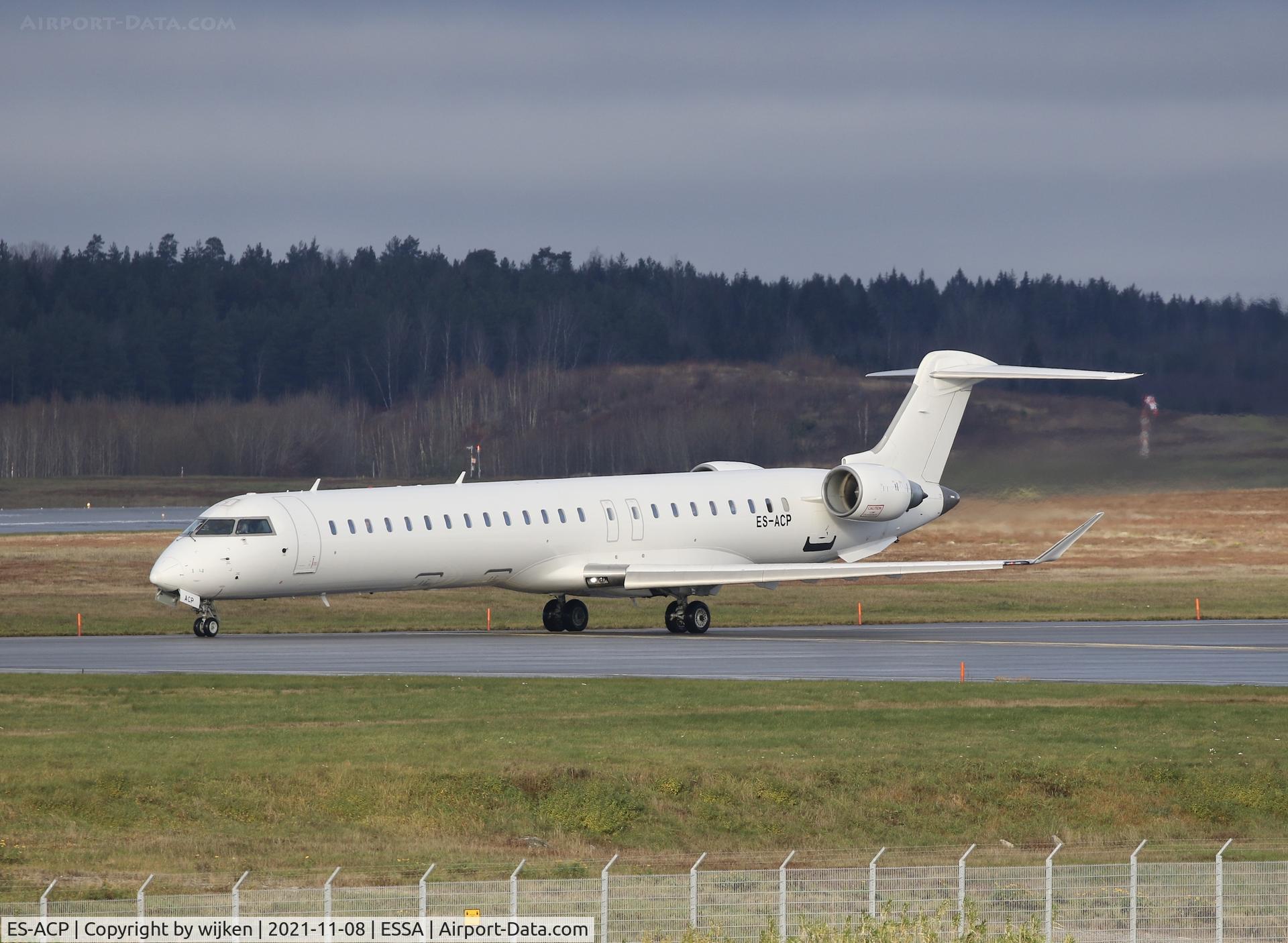 ES-ACP, 2009 Canadair CRJ-900ER (CL-600-2D24) C/N 15242, RWY 01L