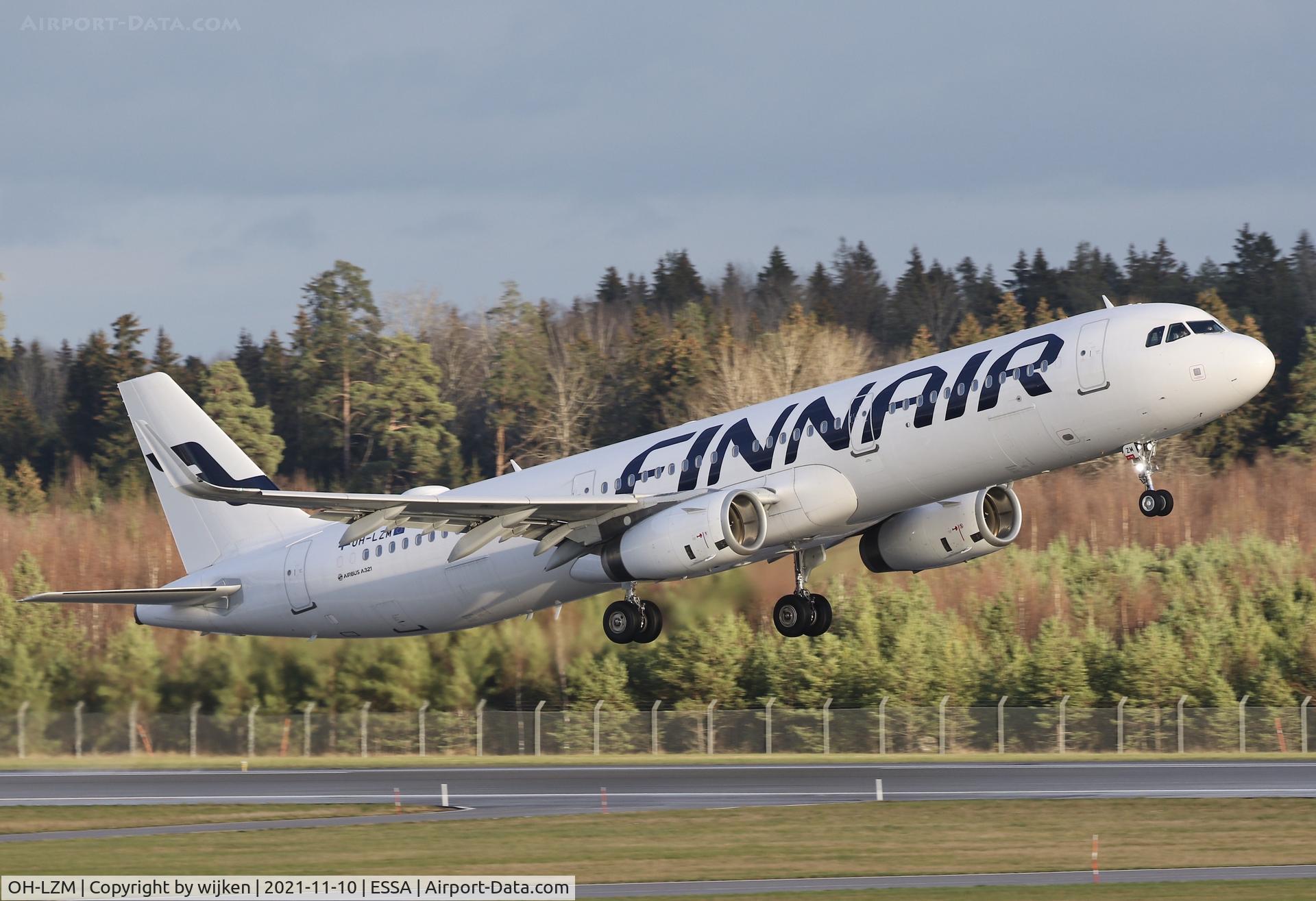 OH-LZM, 2017 Airbus A321-231 C/N 7552, RWY 19L