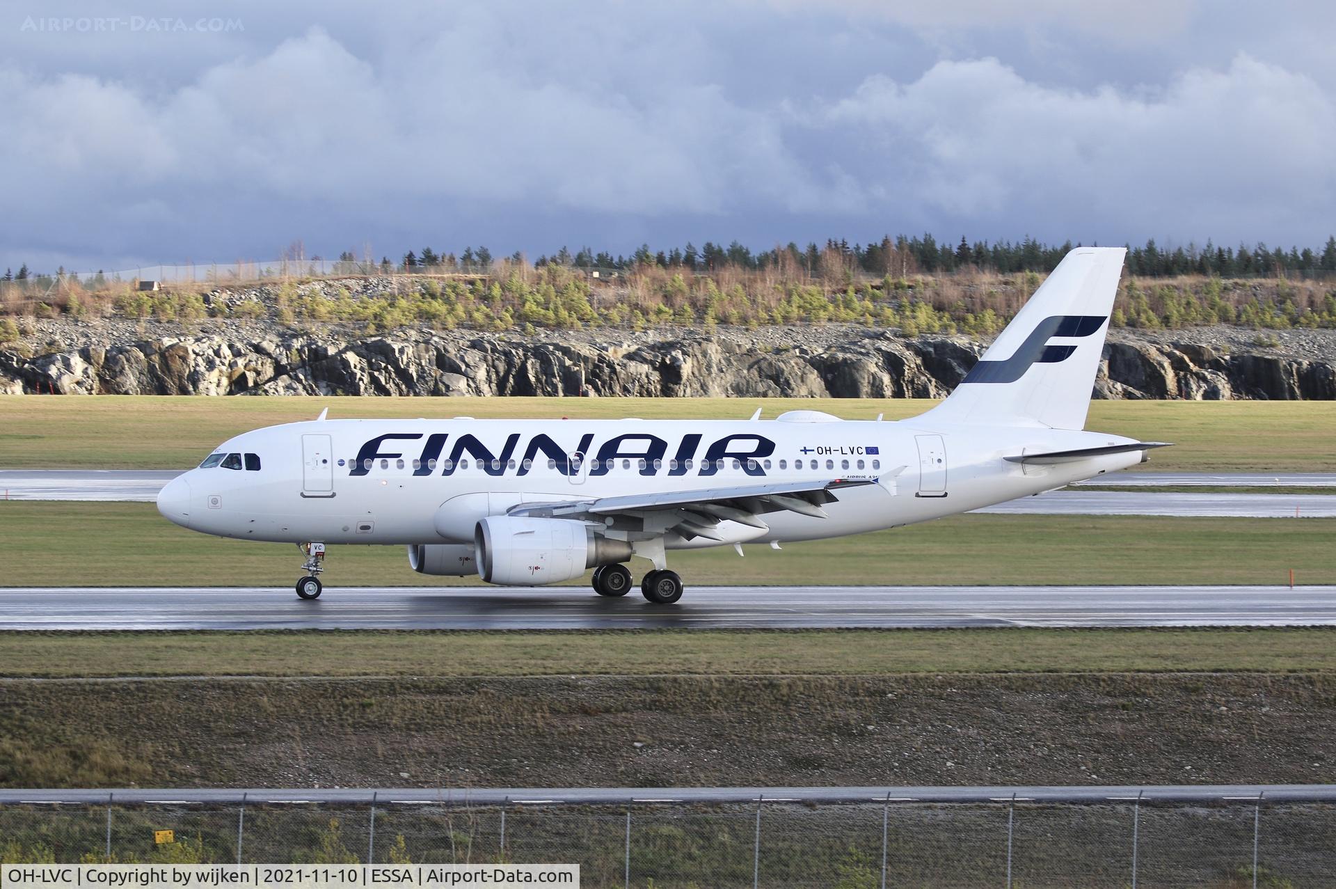 OH-LVC, 2000 Airbus A319-112 C/N 1309, TWY W