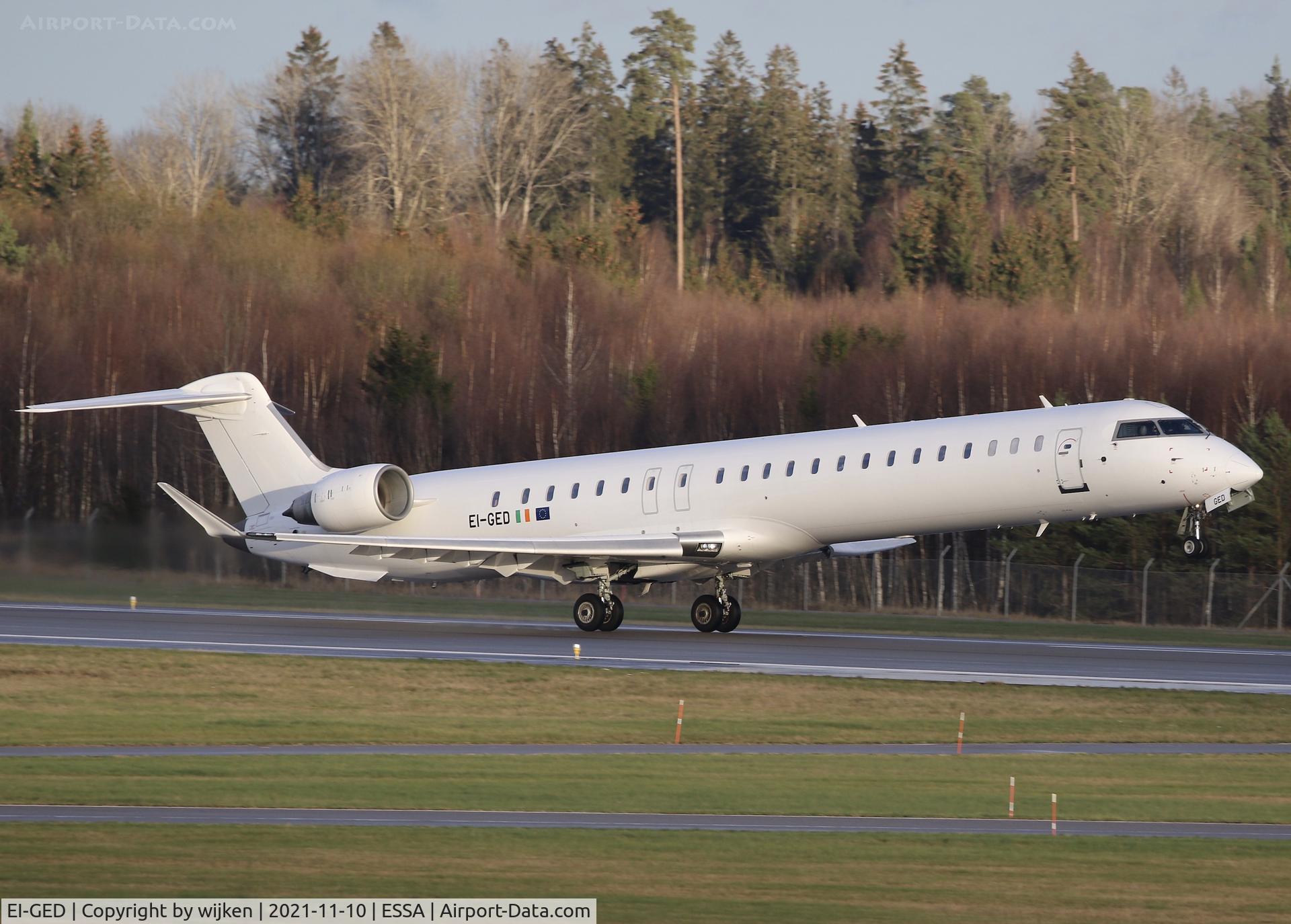 EI-GED, 2009 Bombardier CRJ-900 (CL-600-2D24) C/N 15240, RWY 19L