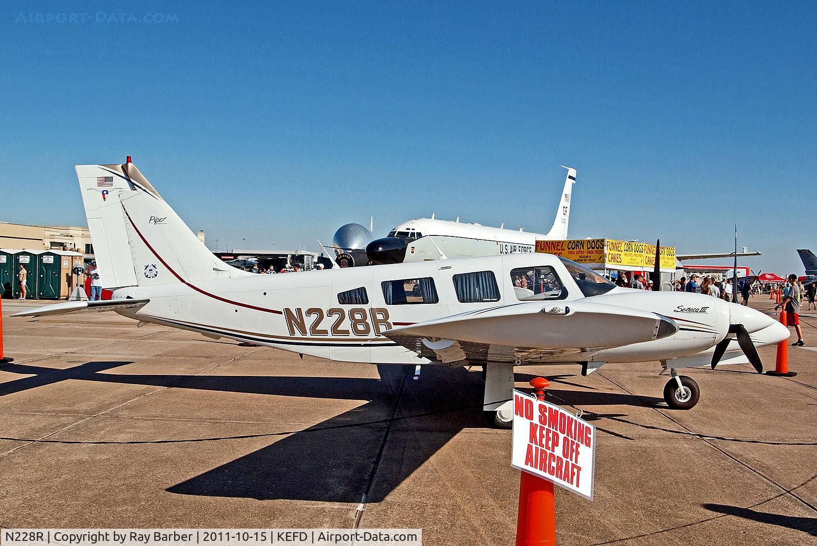 N228R, 1982 Piper PA-34-220T C/N 34-8233145, N228R   Piper PA-34-220T [34-8233145] Houston-Ellington Field~N 15/10/2011