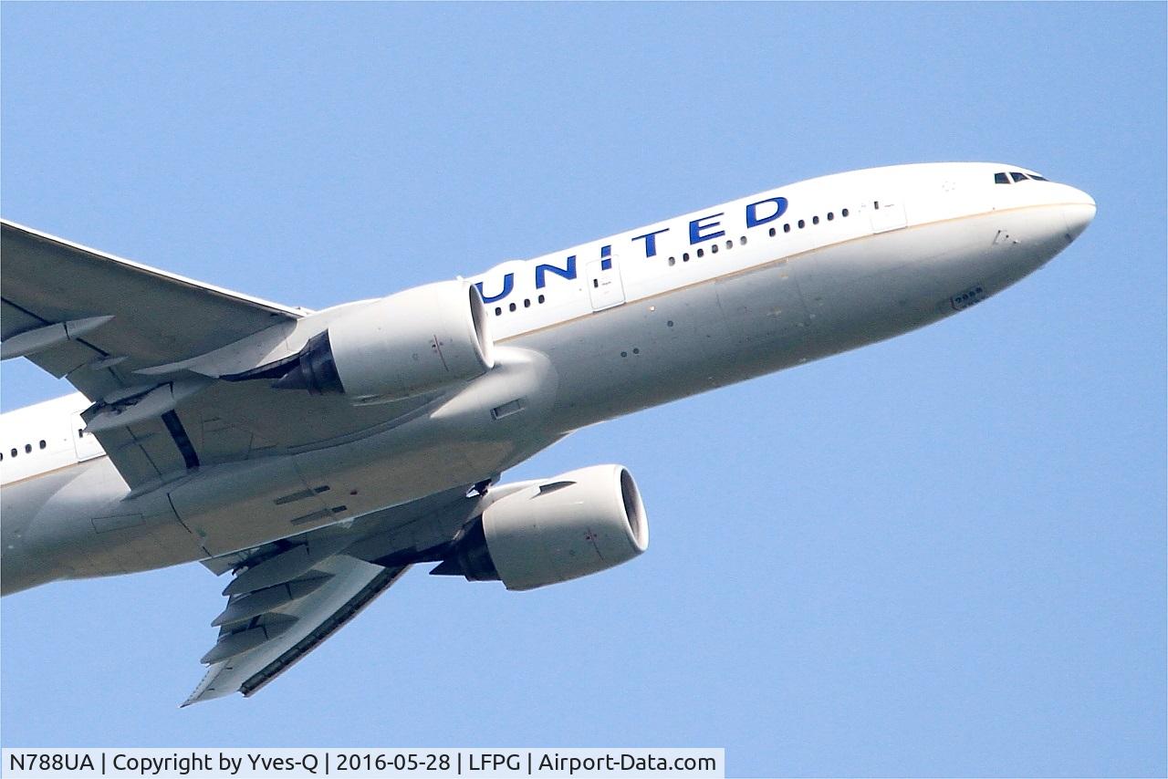 N788UA, 1997 Boeing 777-222 C/N 26942, Boeing 777-222, Climbing from rwy 06R, Roissy Charles De Gaulle airport (LFPG-CDG)