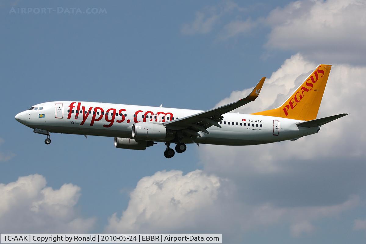 TC-AAK, 2007 Boeing 737-8FH C/N 35094/2195, at bru