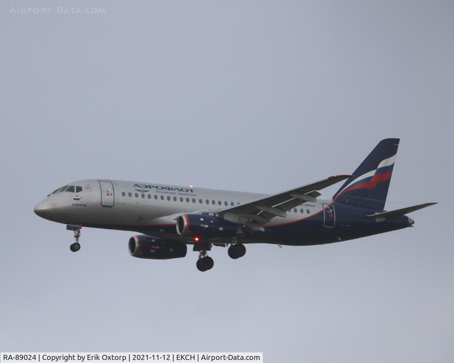 RA-89024, 2014 Sukhoi SuperJet 100-95B C/N 95044, RA-89024 landing rw 22L