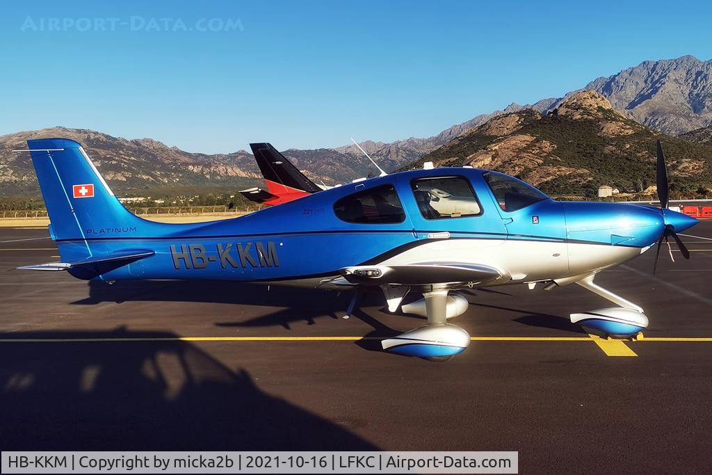 HB-KKM, 2004 Cirrus SR22 C/N 1246, Parked