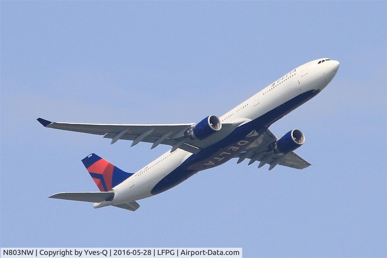 N803NW, 2003 Airbus A330-323 C/N 0542, Airbus A330-323, Climbing from rwy 06R, Roissy Charles De Gaulle airport (LFPG-CDG)