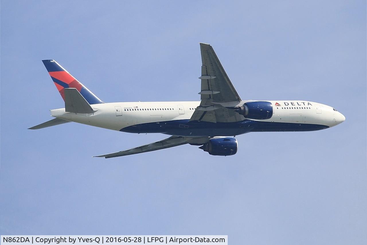 N862DA, 1999 Boeing 777-232 C/N 29734, Boeing 777-232, Climbing from rwy 06R, Roissy Charles De Gaulle airport (LFPG-CDG)