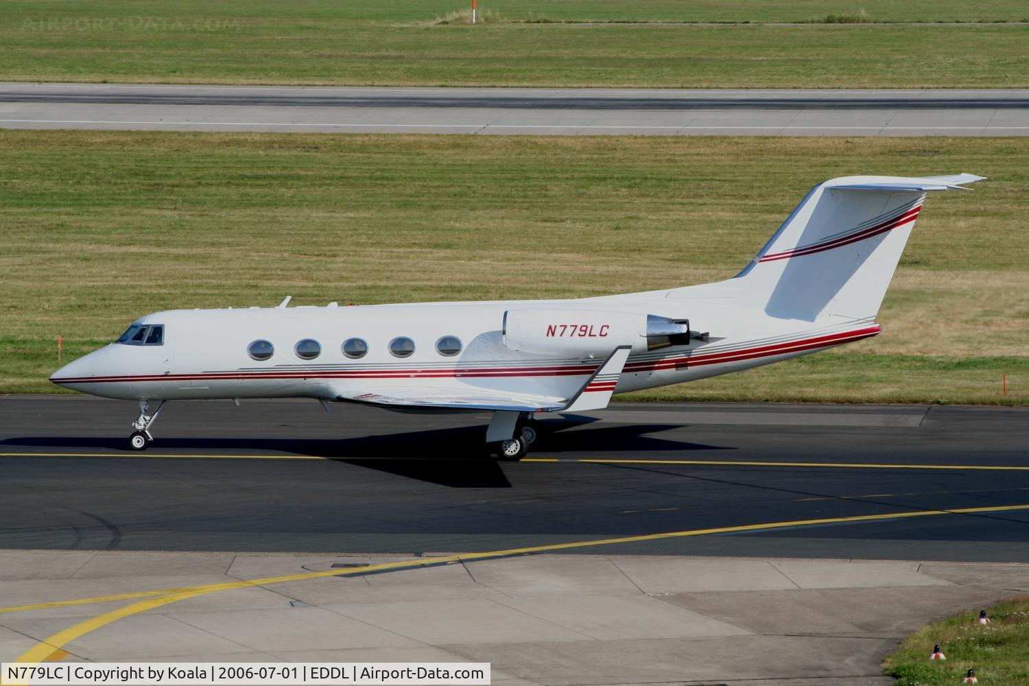 N779LC, 1969 Gulfstream Aerospace G-1159 Gulfstream II C/N 88, Taxing to GAT