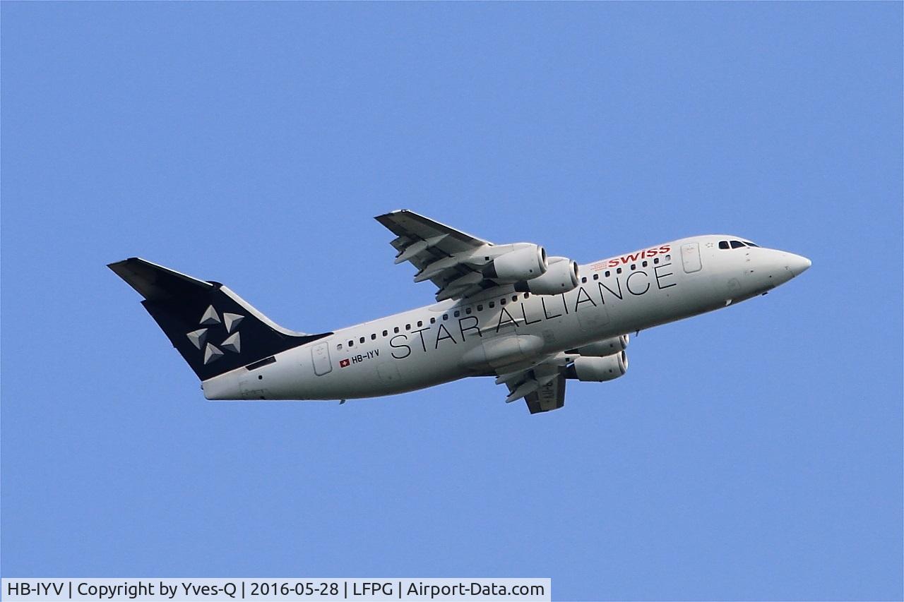 HB-IYV, 2000 British Aerospace Avro 146-RJ100 C/N E3377, British Aerospace RJ100, Climbing from rwy 06R, Roissy Charles De Gaulle airport (LFPG-CDG)