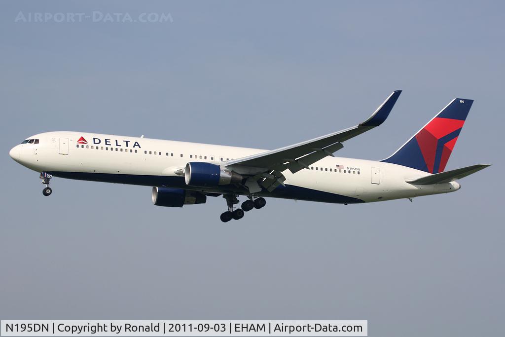 N195DN, 1997 Boeing 767-332 C/N 28452, at spl