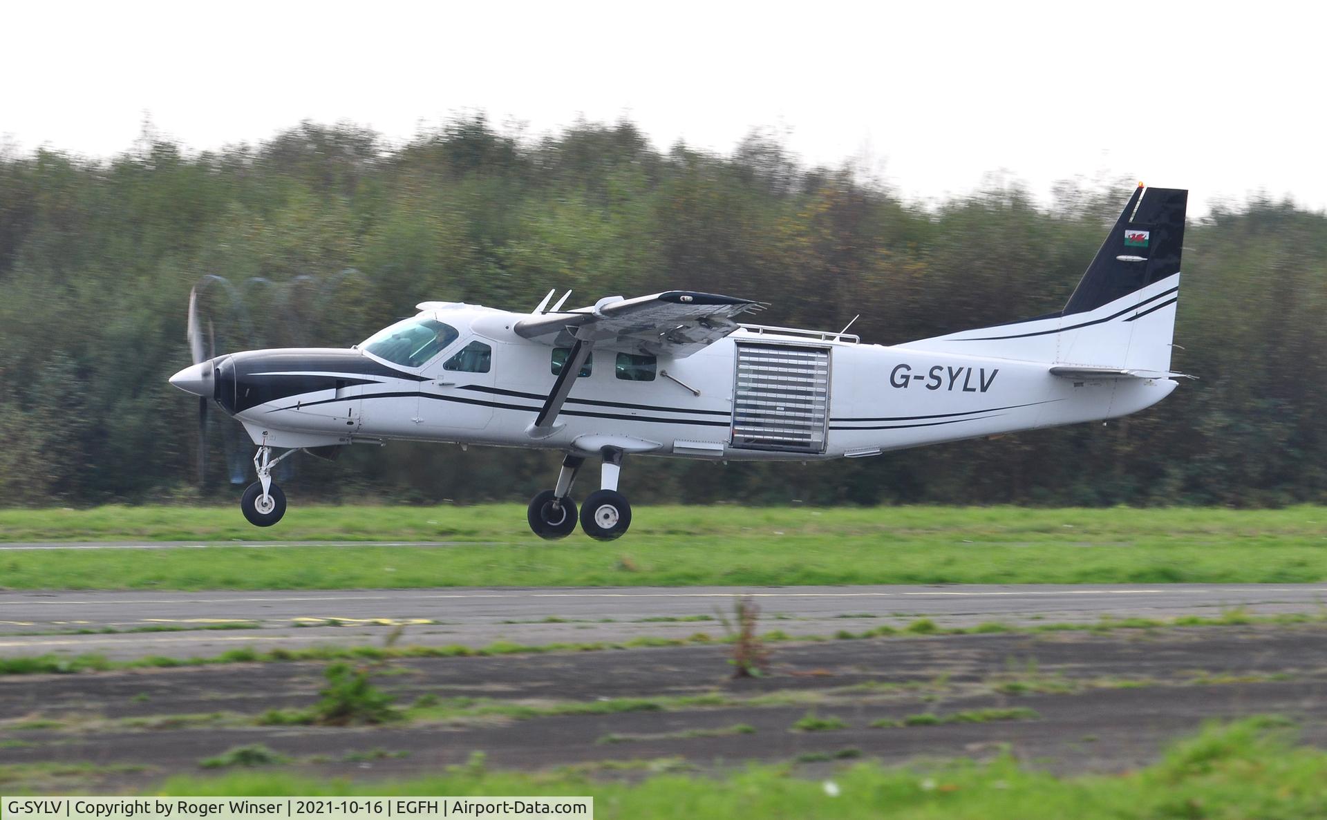 G-SYLV, 2002 Cessna 208B  Grand Caravan C/N 208B0936, Visiting Grand Caravan departing Runway 10 with a lift of skydivers