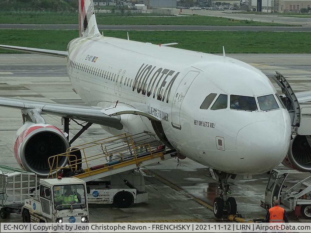 EC-NOY, 2005 Airbus A320-214 C/N 2633, Volotea