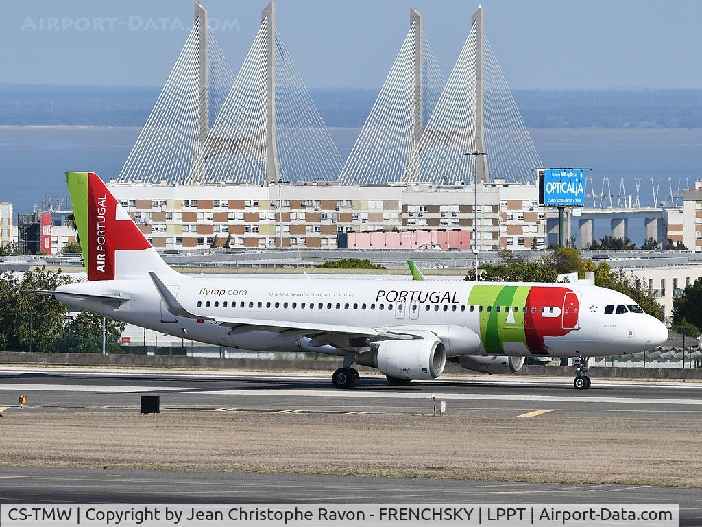 CS-TMW, 2001 Airbus A320-214 C/N 1667, 