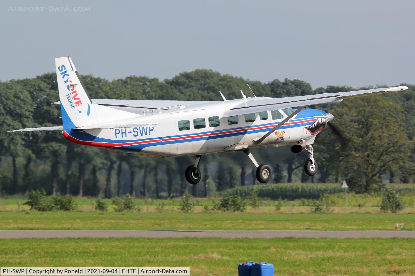 PH-SWP, 2005 Cessna 208B Super Cargomaster C/N 208B1124, at teuge