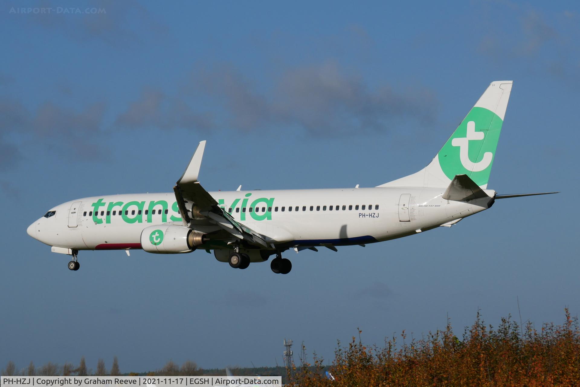 PH-HZJ, 2000 Boeing 737-8K2 C/N 30389, Landing at Norwich.