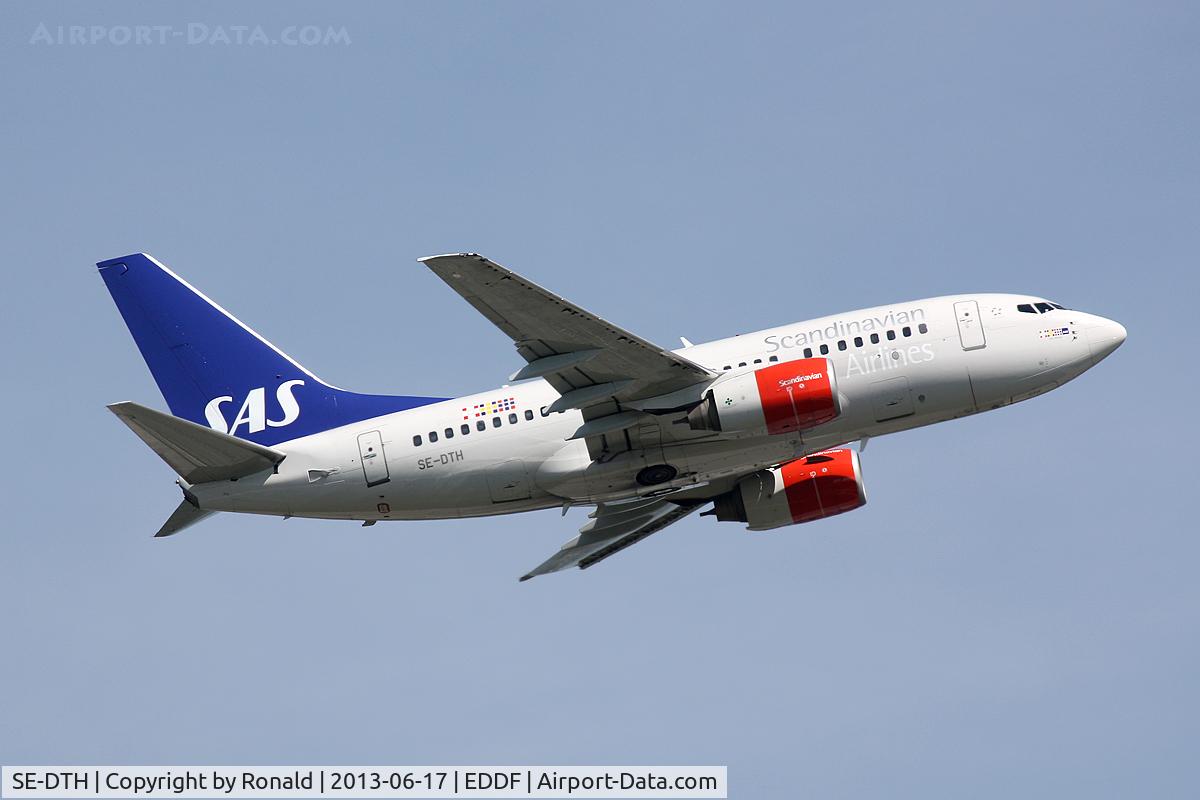 SE-DTH, 1999 Boeing 737-683 C/N 28313, at fra