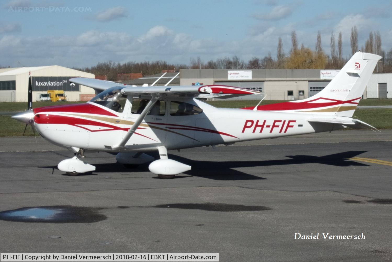 PH-FIF, 2007 Cessna 182T Skylane C/N 18282031, At Wevelgem.