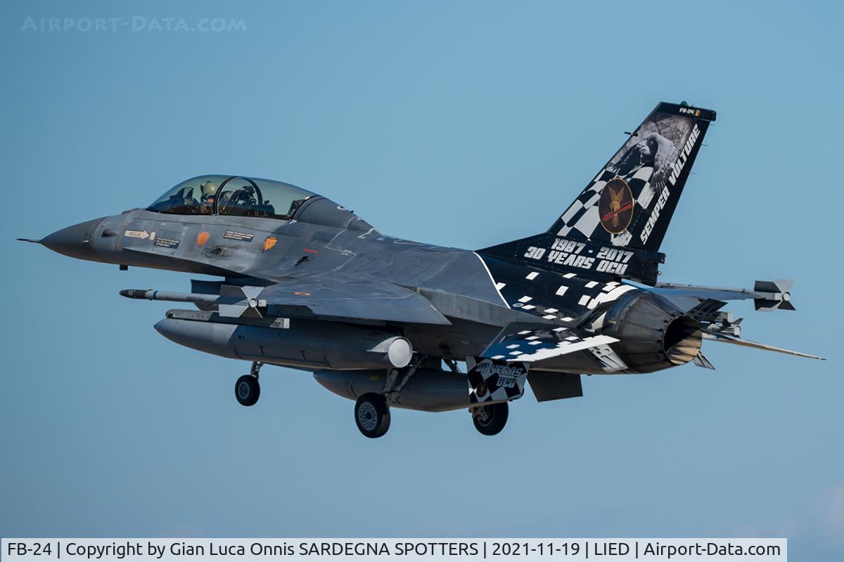 FB-24, General Dynamics F-16BM Fighting Falcon C/N 6J-24, Landing 35l