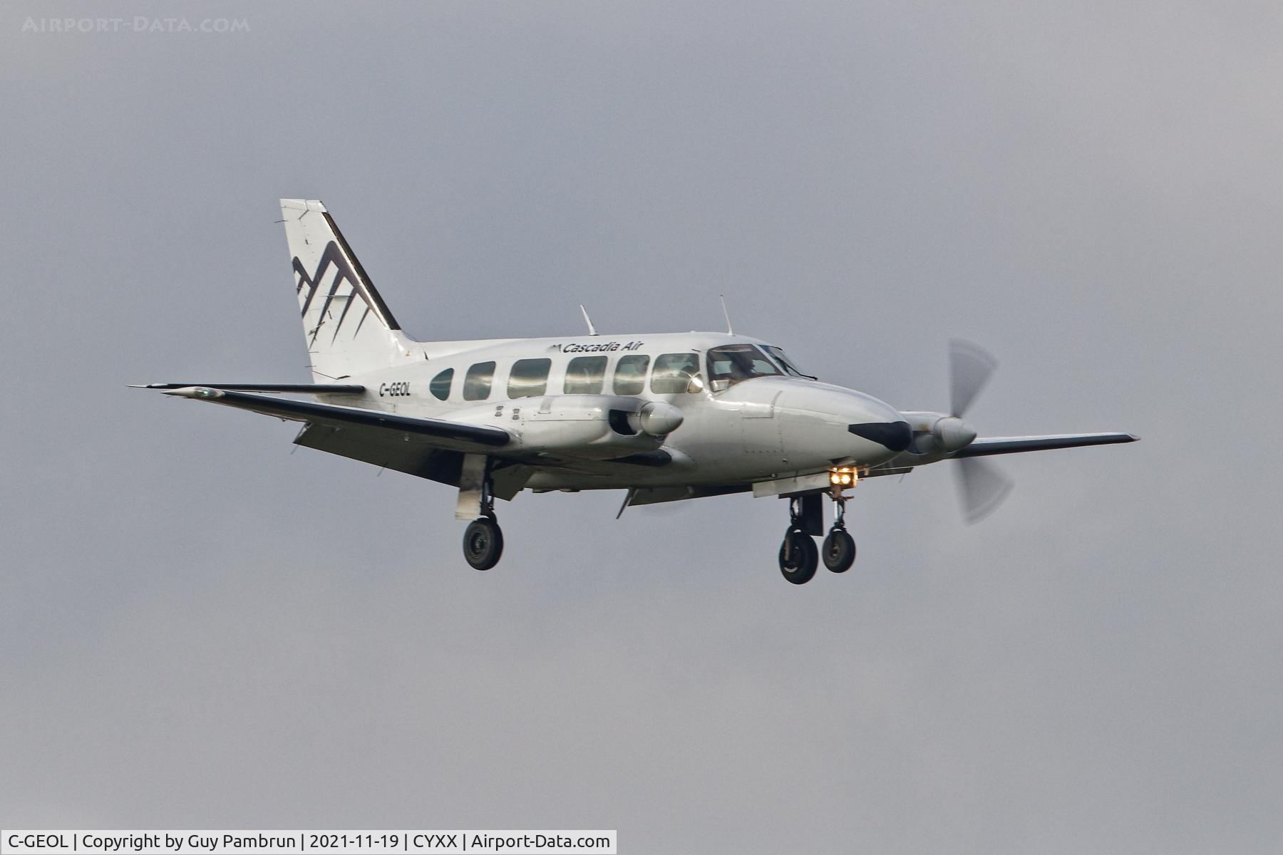 C-GEOL, 1978 Piper PA-31-350 Chieftain C/N 31-7852114, Landing on 19